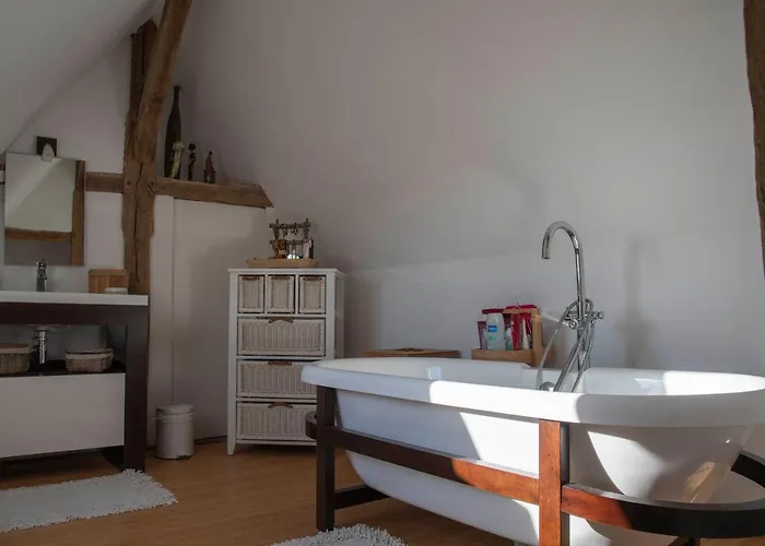 Pensión Belliloire, A La Campagne 3*